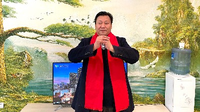 華豫萬通董事長沈鈺現恭祝大家元旦快樂！