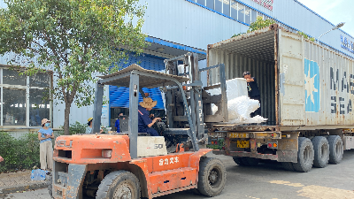 6.28日，由華豫萬通設計承建的烏干達玉米加工成套設備裝箱發貨